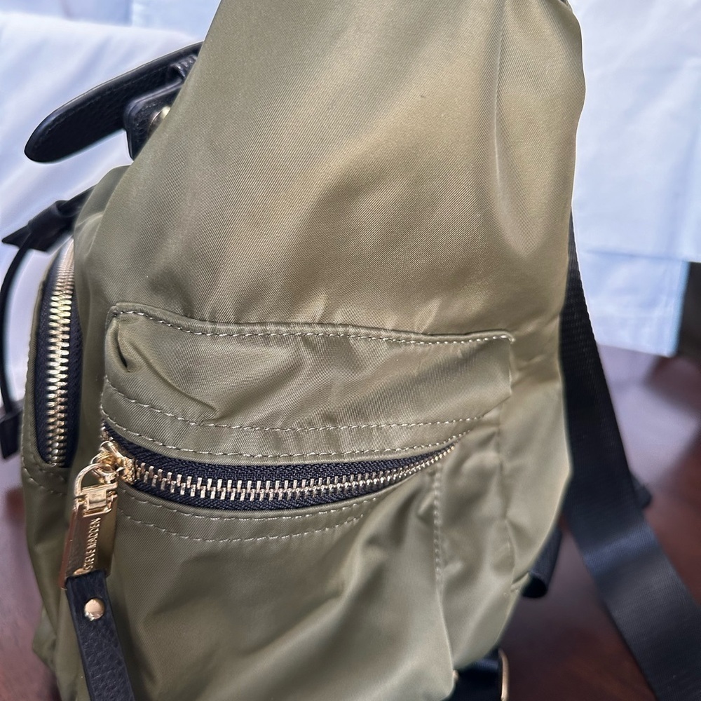 Steve Madden NWOT Nylon Army Green Backpack - Picture 3 of 10